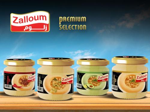 Zalloum premium selection, the new high-quality food in jars now available in the market with many options to choose from; Hummus Tahina, Hummus with Garlic, Hummus with Chili, and Hummus with Avocado. Enjoy the real taste of Hummus 
